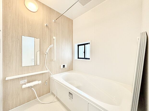 優しい色合いのバスルーム。ゆったりとリラックスできそうですね。