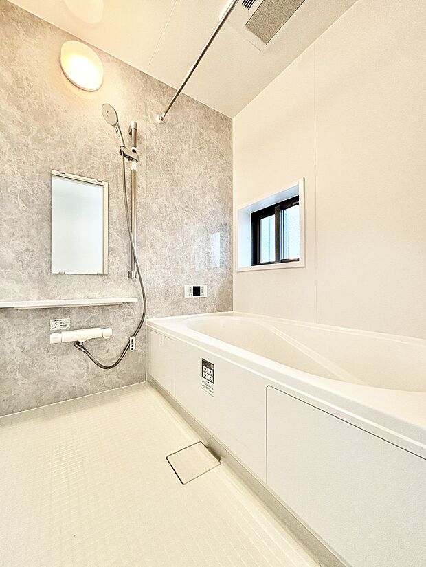 優しい色合いのバスルーム。ゆったりとリラックスできそうですね。 