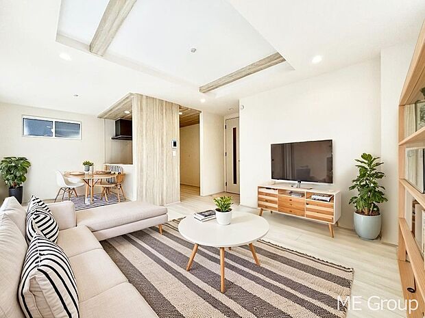 落ち着いた雰囲気のLDKは家族みんなの快適空間 ※家具はCGです