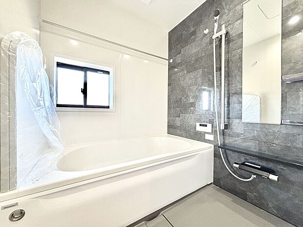 落ち着いた雰囲気でゆっくりお寛ぎいただけるバスルーム