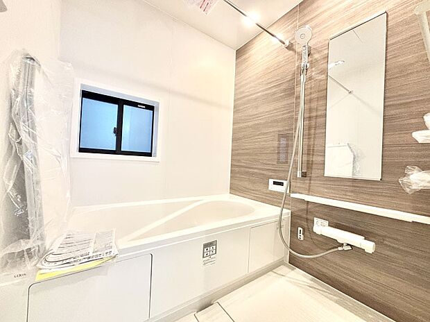 落ち着いた雰囲気でゆっくりお寛ぎいただけるバスルーム