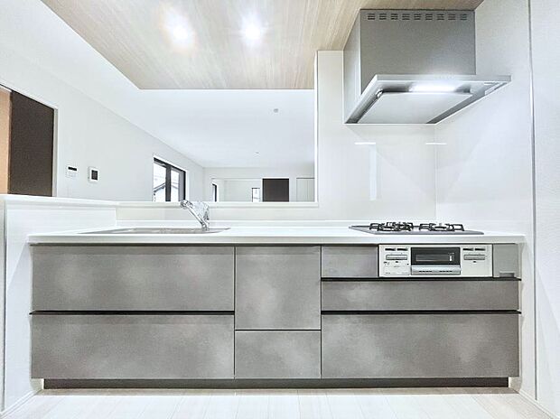 ゆとりあるキッチンではご家族と楽しくお料理ができます。