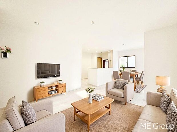 ご家族の賑やかな話し声で包まれる明るいリビング  ※家具はCGです