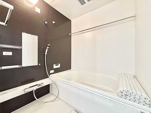 落ち着いた雰囲気でゆっくりお寛ぎいただけるバスルーム