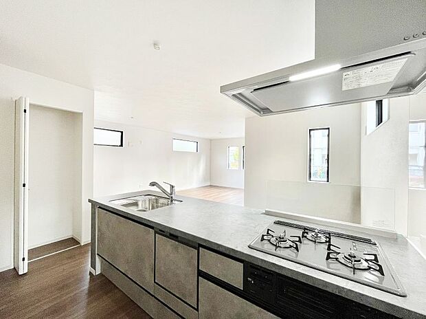 毎日使うキッチンだから、使いやすさ＆お手入れのしやすさにこだわりました。 