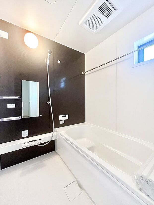 落ち着いた雰囲気でゆっくりお寛ぎいただけるバスルーム