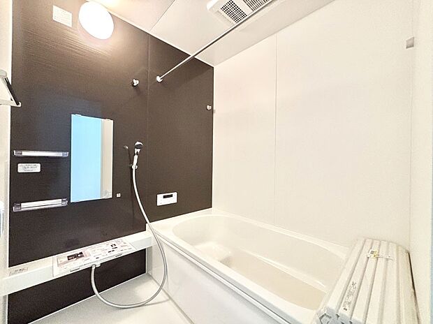 落ち着いた雰囲気でゆっくりお寛ぎいただけるバスルーム