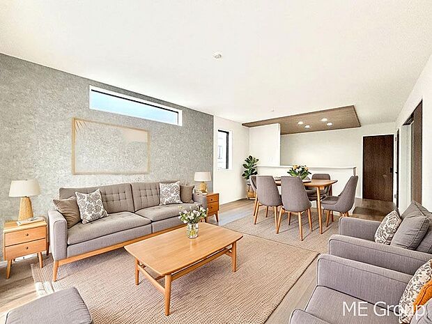 ご家族の賑やかな話し声で包まれる明るいリビング ※家具はCGです