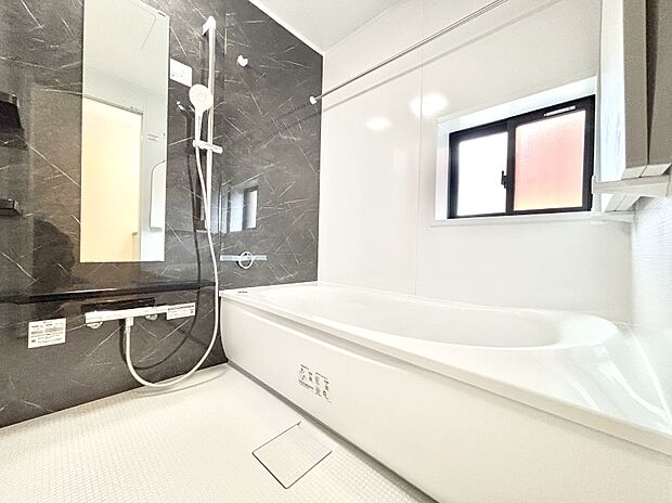 落ち着いた雰囲気でゆっくりお寛ぎいただけるバスルーム