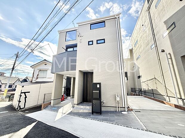 洗練された外観、上質な住空間が広がる室内は永く安心して過ごせる住居です。