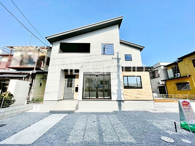 上質感あふれる外観デザイン。魅力の住まいを実現。