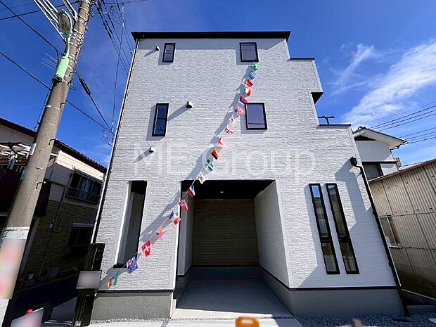 陽光と開放感に恵まれた角地を活かしたマイホーム！