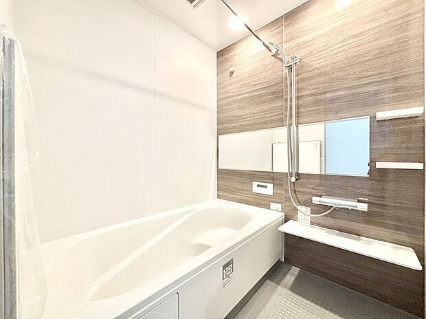 落ち着いた雰囲気でゆっくりお寛ぎいただけるバスルーム