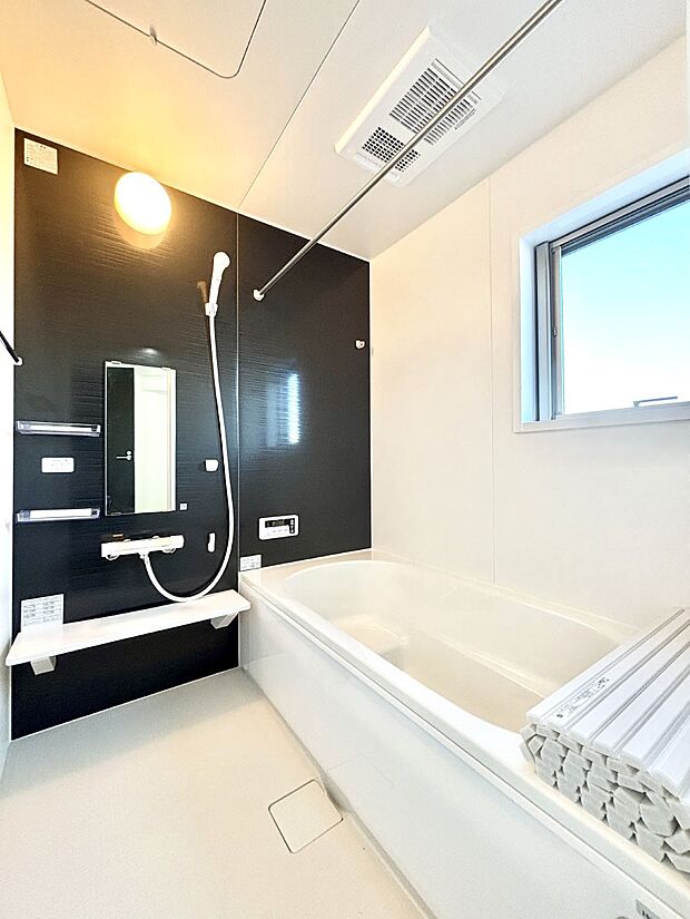 落ち着いた雰囲気でゆっくりお寛ぎいただけるバスルーム