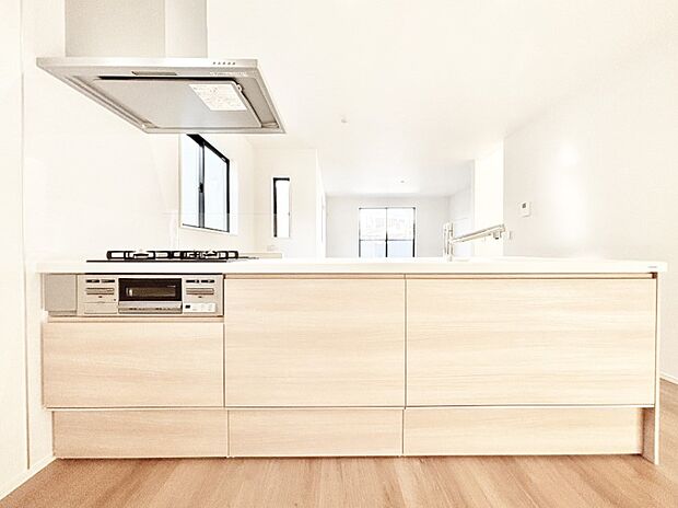 システムキッチンはシンプルでスッキリした飽きの来ないデザインなので永く使えそう！