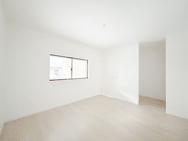 ウォークインクローゼットがあるお部屋！季節ごとの入れ替えも不要で便利です。 