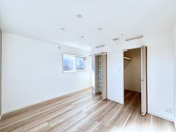 収納が充実しているので、居住スペースを広く使えます。 