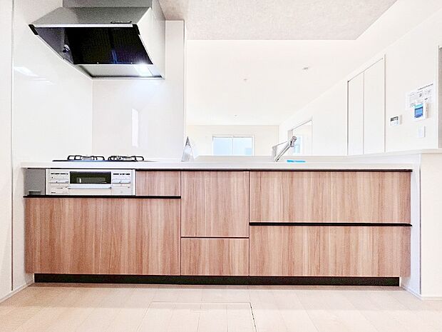 システムキッチンはシンプルでスッキリした飽きの来ないデザインなので永く使えそう！