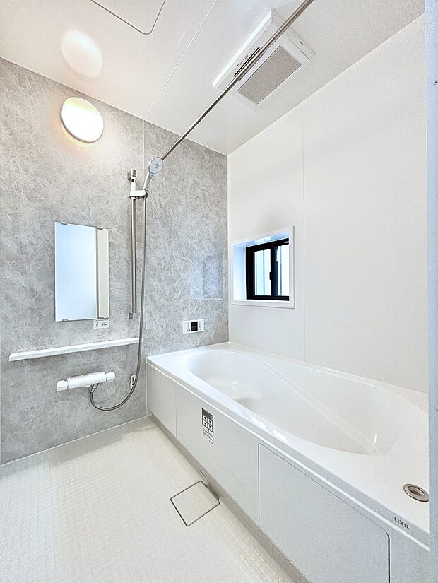 落ち着いた雰囲気でゆっくりお寛ぎいただけるバスルーム