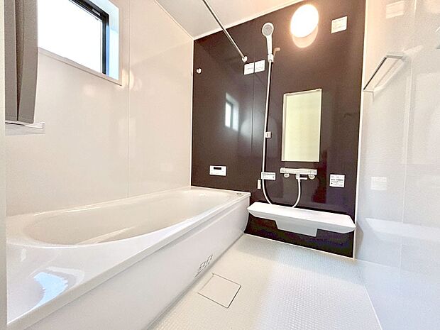 落ち着いた雰囲気でゆっくりお寛ぎいただけるバスルーム