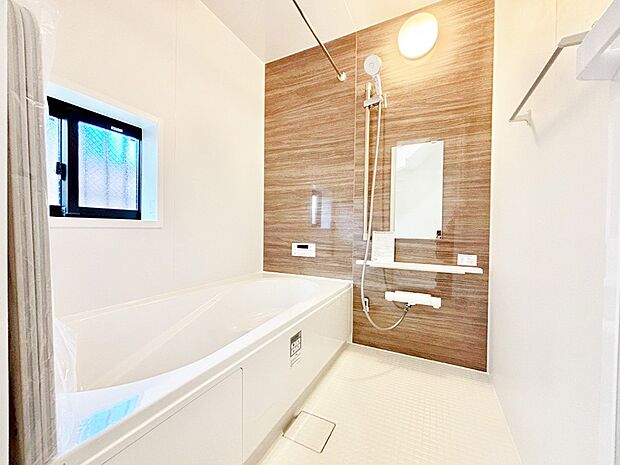 1日の疲れをリフレッシュ！落ち着いた雰囲気でゆっくりお寛ぎいただけるバスルーム。