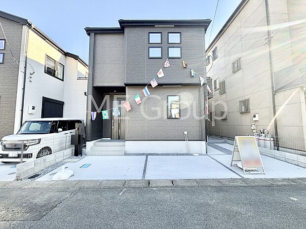 洗練された外観、上質な住空間が広がる室内は永く安心して過ごせる住居です。　 