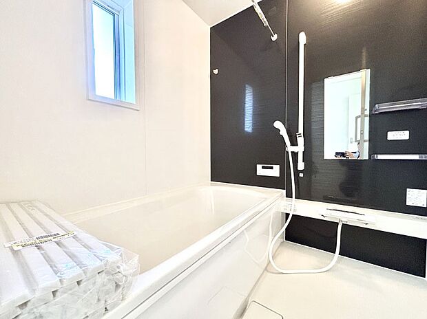 落ち着いた雰囲気でゆっくりお寛ぎいただけるバスルーム