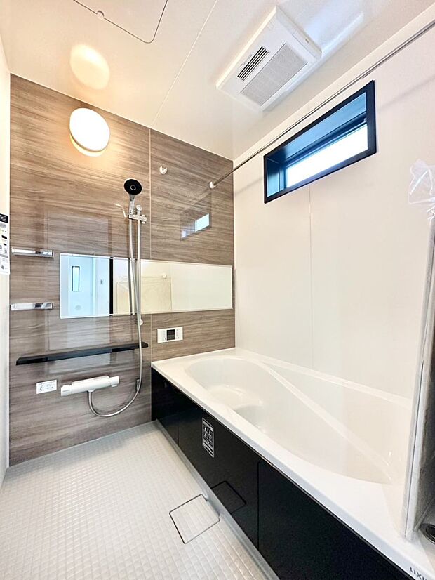 落ち着いた雰囲気でゆっくりお寛ぎいただけるバスルーム