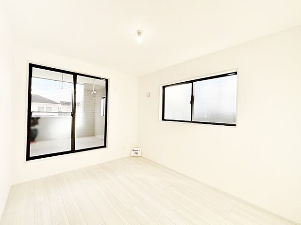 明るいバルコニーサイドに洋室を設置。目覚めの良い寝室に!