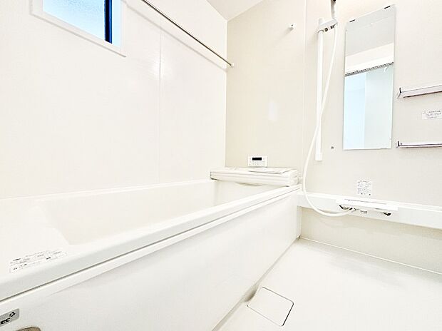 浴室乾燥機付きのバスルームでいつでも快適なバスタイムが楽しめます！