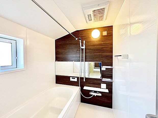 落ち着いた雰囲気でゆっくりお寛ぎいただけるバスルーム