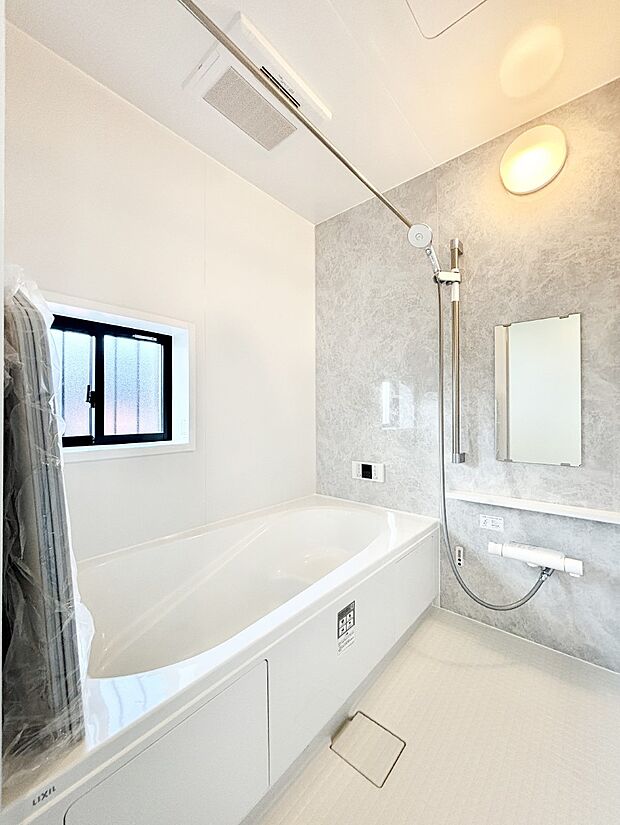 落ち着いた雰囲気でゆっくりお寛ぎいただけるバスルーム