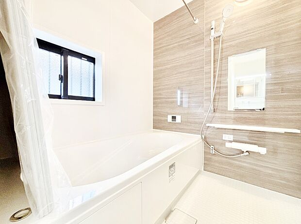 落ち着きのあるダークカラーを基調にしたバスルームで1日の疲れをリフレッシュ！