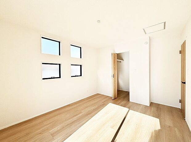 ウォークインクローゼットがあるお部屋！季節ごとの入れ替えも不要で便利です。