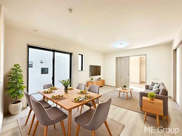 ご家族の賑やかな話し声で包まれる明るいリビング  ※家具はCGです