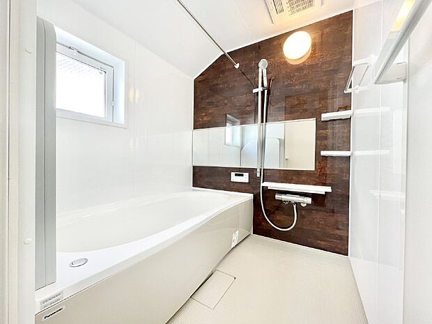 落ち着いた雰囲気でゆっくりお寛ぎいただけるバスルーム