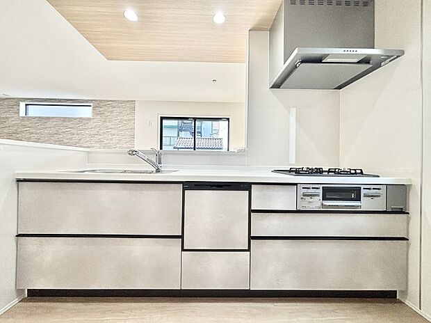 リビングで遊ぶお子様を見守りながらお料理ができる対面キッチン