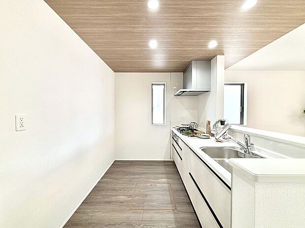 ゆとりあるキッチンではご家族と楽しくお料理ができます。