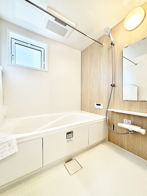 落ち着いた雰囲気でゆっくりお寛ぎいただけるバスルーム