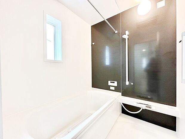 落ち着きのあるダークカラーを基調にしたバスルームで1日の疲れをリフレッシュ!