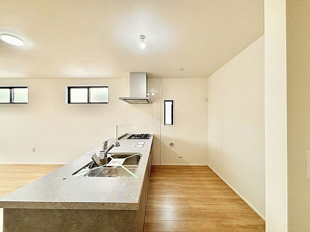 ゆとりあるキッチンではご家族と楽しくお料理ができます。