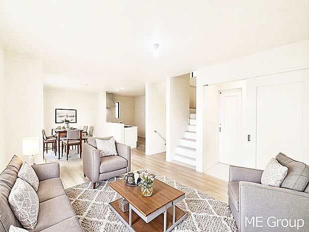 落ち着いた雰囲気のLDKは家族みんなの快適空間※家具はCGです