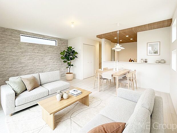 落ち着いた雰囲気のLDKは家族みんなの快適空間※家具はCGです