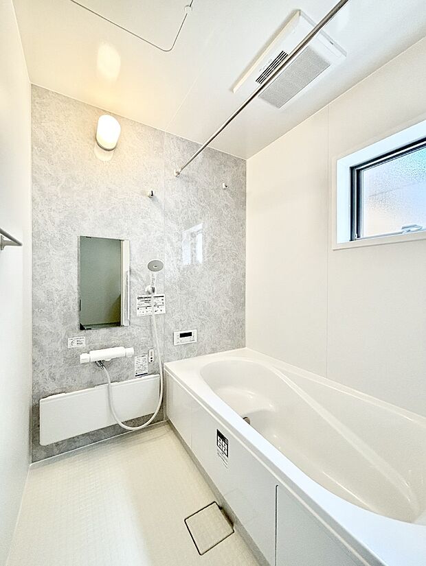 落ち着いた雰囲気でゆっくりお寛ぎいただけるバスルーム