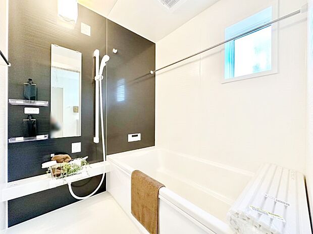 落ち着きのあるダークカラーを基調にしたバスルームで1日の疲れをリフレッシュ！