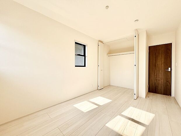 収納が充実しているので、居住スペースを広く使えます。 　