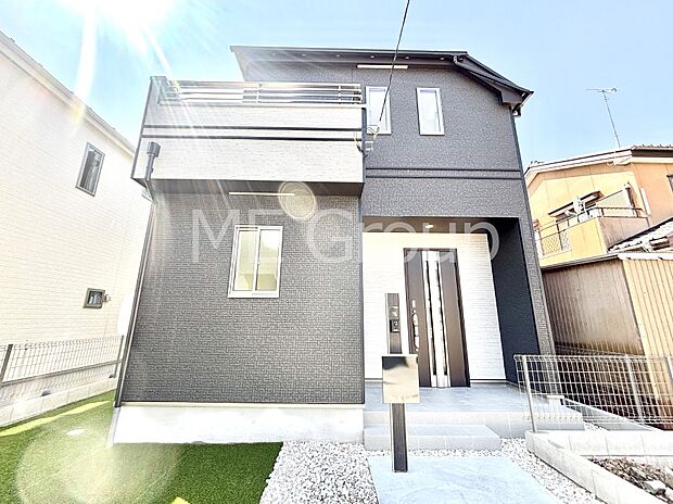 堂々完成!たっぷりの陽光と開放感に包まれる明るい住まい。