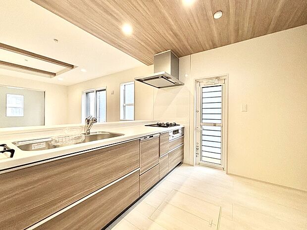 ゆとりあるキッチンではご家族と楽しくお料理ができます。