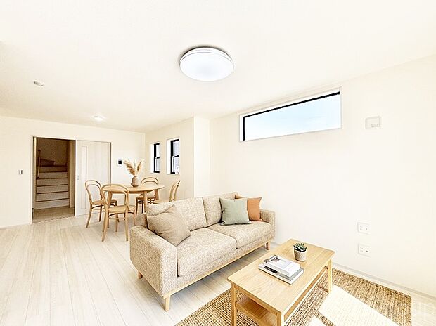 落ち着いた雰囲気のLDKは家族みんなの快適空間※家具はCGです