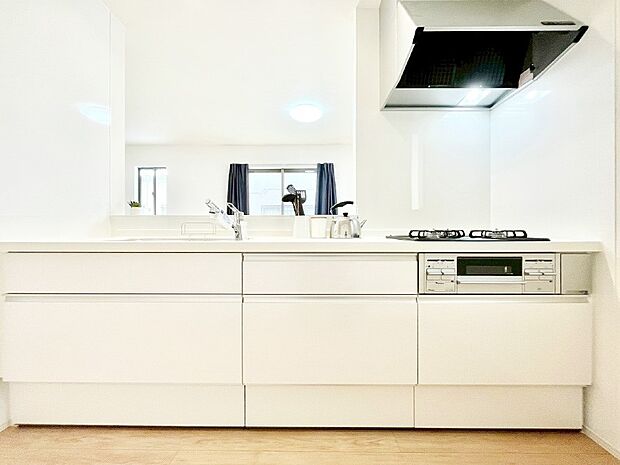 システムキッチンはシンプルでスッキリした飽きの来ないデザインなので永く使えそう！